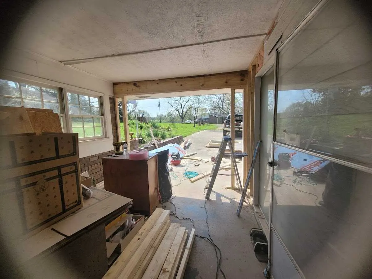 Air movers and dehumidifier for Water Mitigation Services in Hawaiian Paradise Park